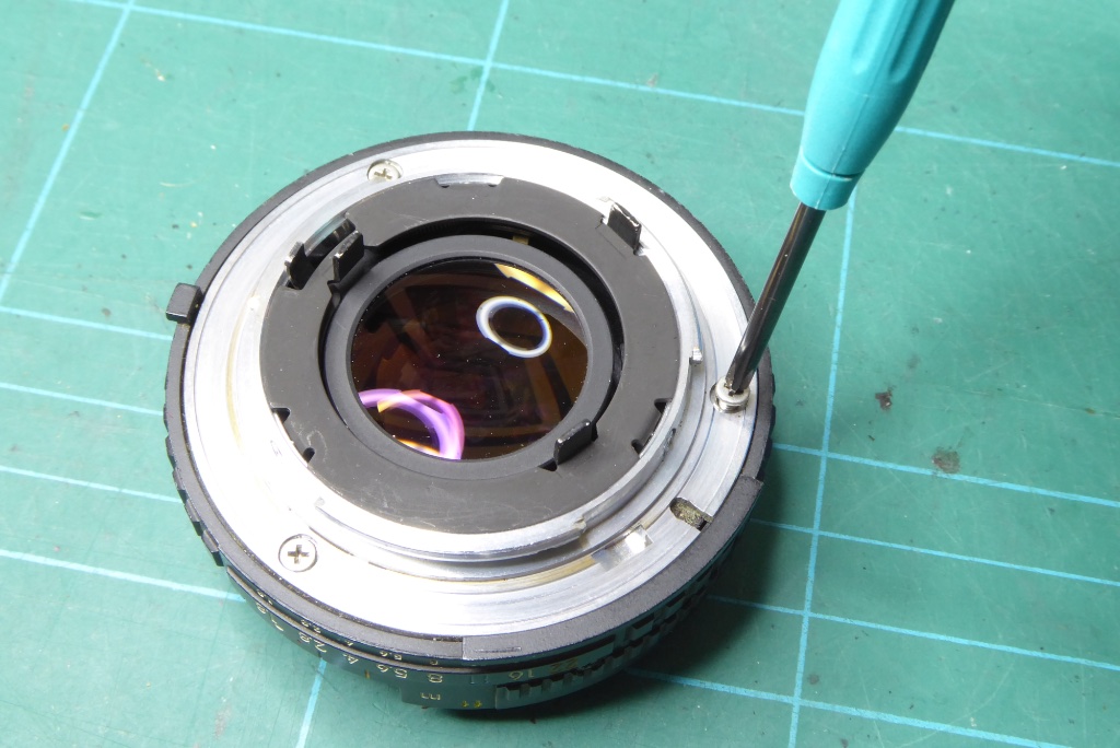 Removing the Series E mount plate
