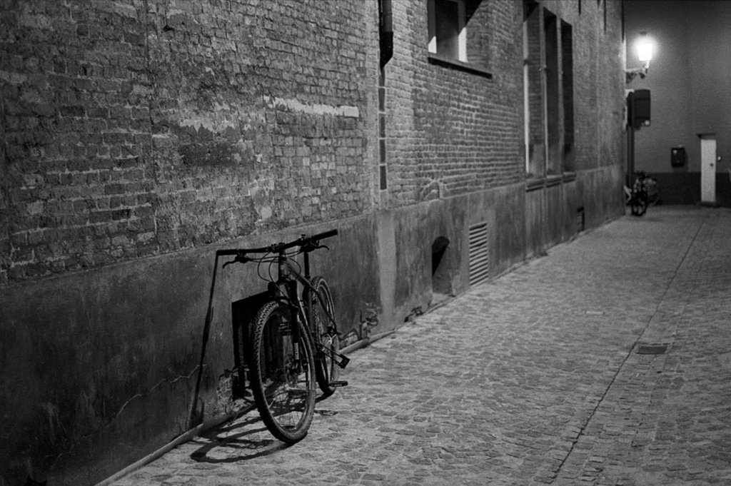 Bruges-Agent Shadow at 800 Back Street