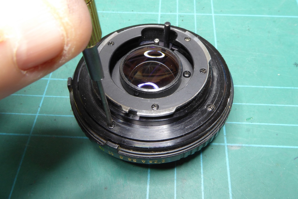 The 45mm Rokkor - Removing the lens mount