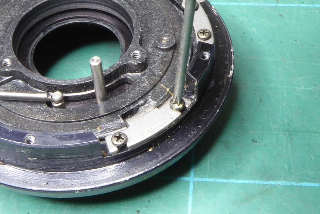 Removing the focus lock tab from the MD Rokkor 45mm