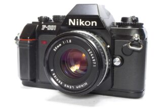 Nikon F-301 - Front right oblique