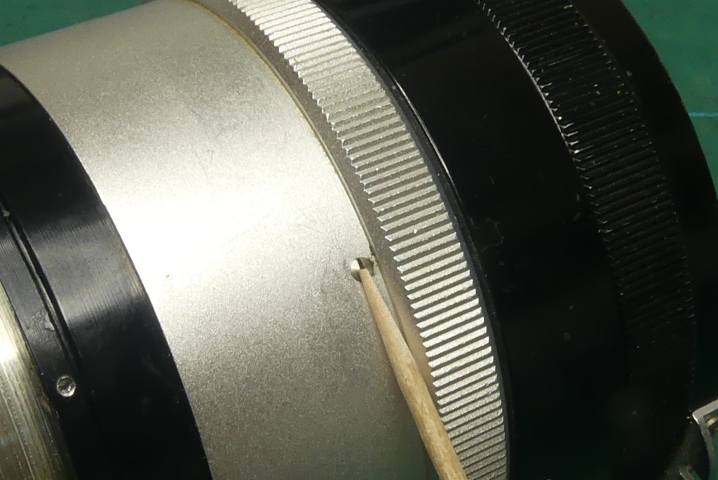 135mm Nikon f3.5 - Removing the sleeve screws