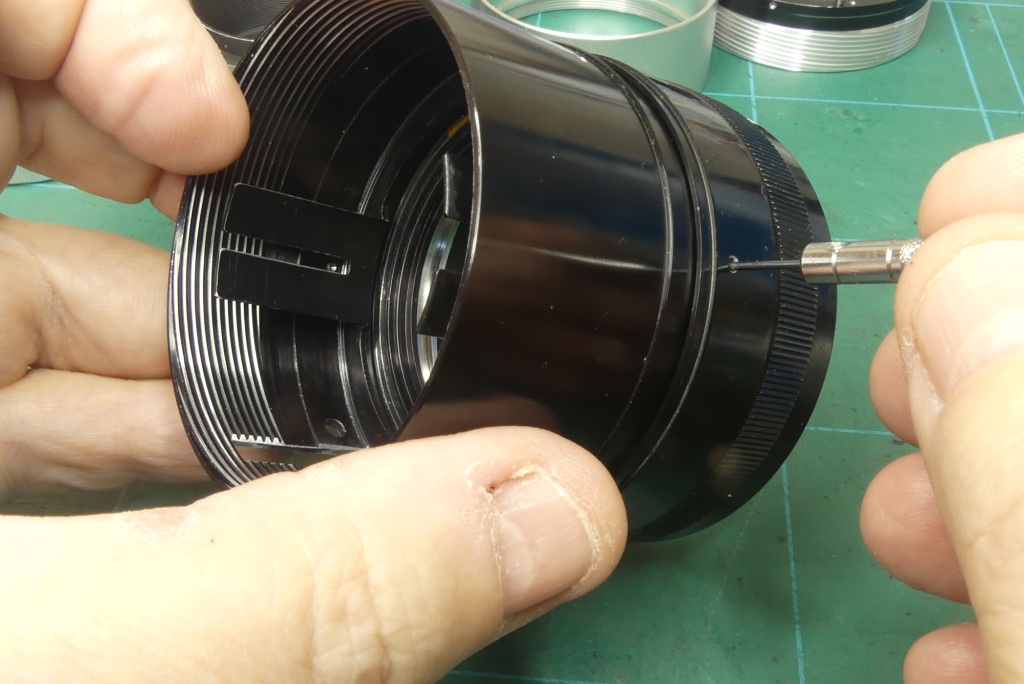 Replacing the aperture ring screw