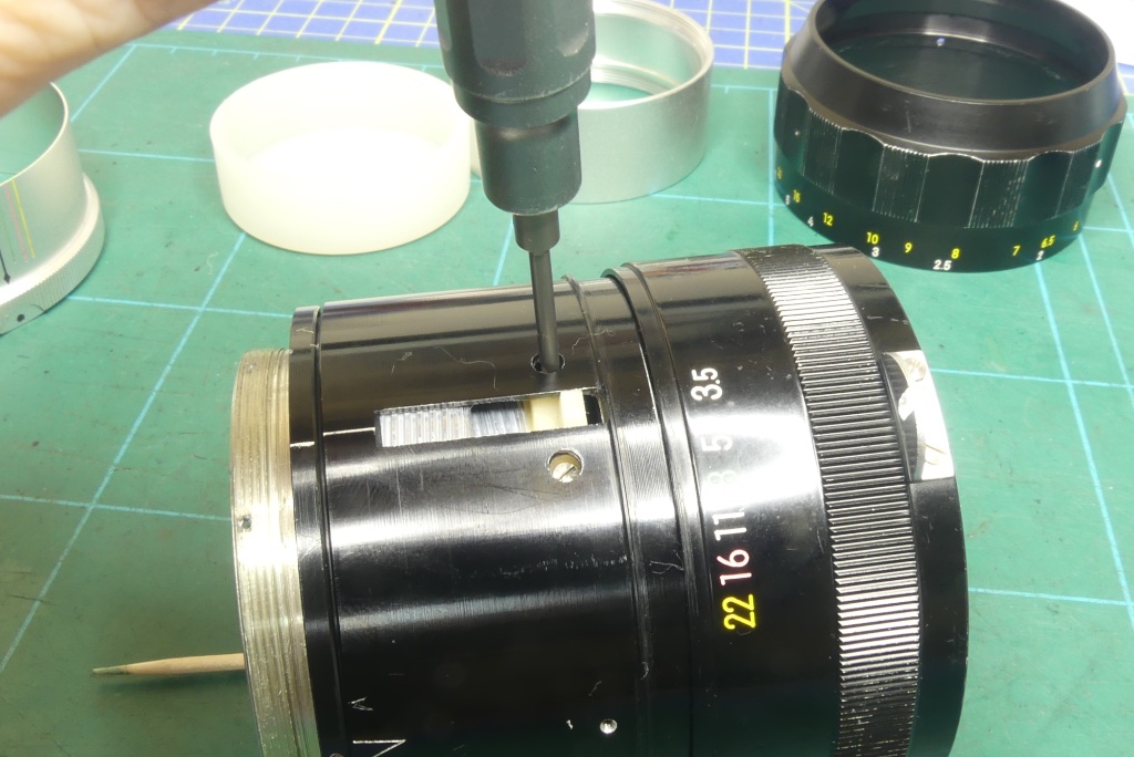 Fix the helicoil locking key